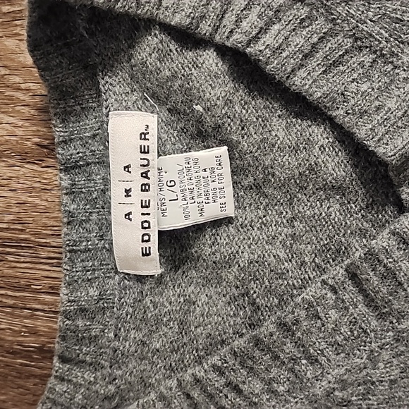 🔴 🔚🔜SALE Lambswool Eddie Bauer Color Block V- Neck Sweater . - Picture 2 of 7